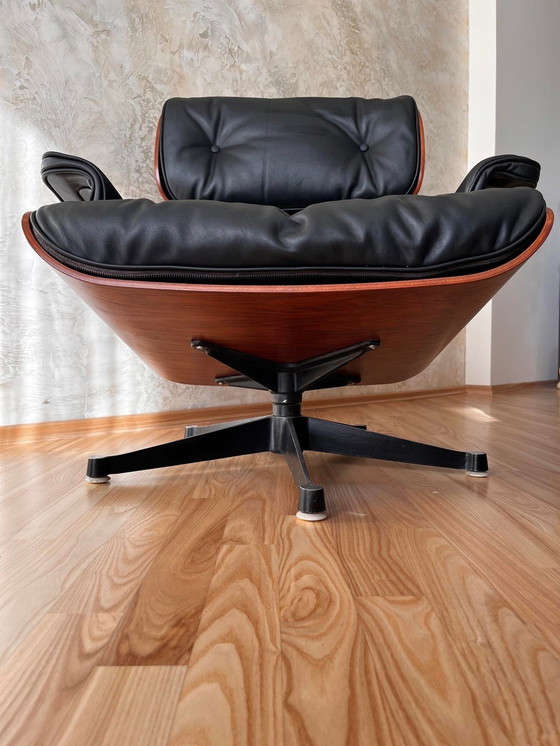 Image 1 of Vitra - Loungestoel Met Ottoman - 670 Loungestoel - Charles & Ray Eames