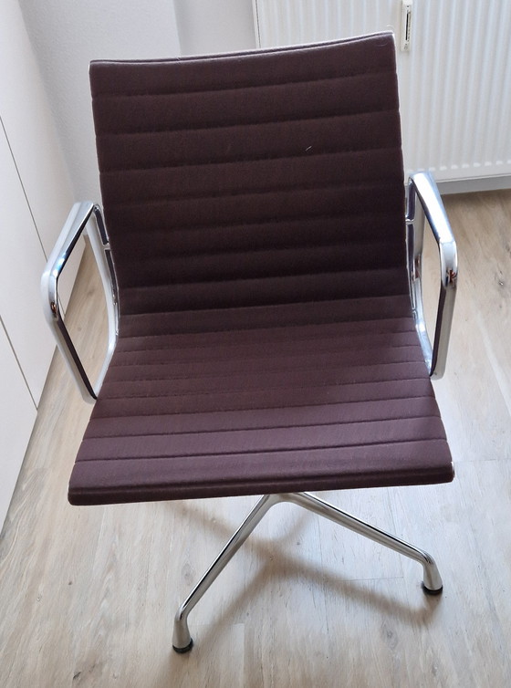 Image 1 of Vitra EA 108 Aluminium stoel