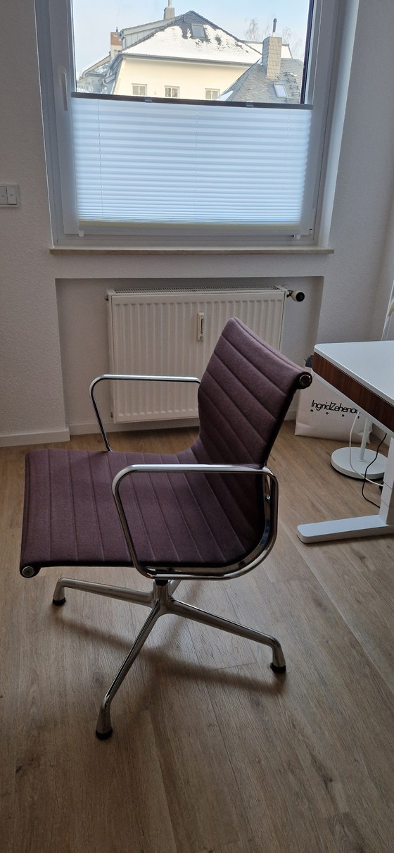 Image 1 of Vitra EA 108 Aluminium stoel