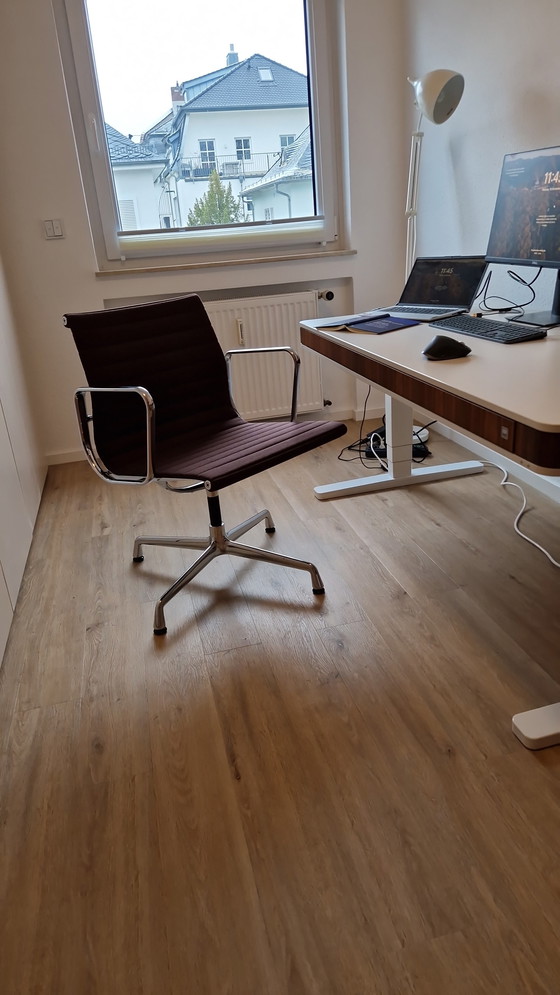 Image 1 of Vitra EA 108 Aluminium stoel