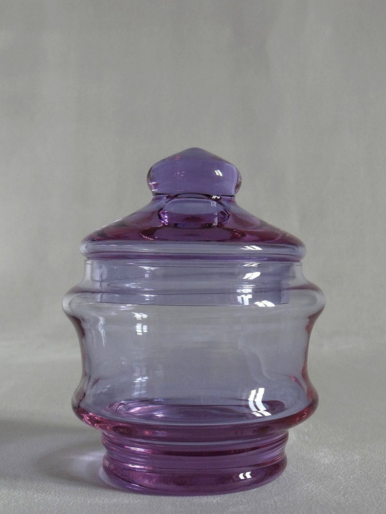 Image 1 of Klein vintage Tsjechisch glas doosje jaren 50-60 Alexandriet paars