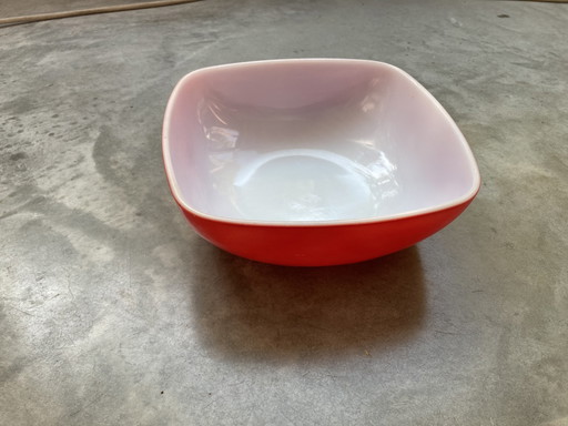 Rode Pyrex Ovenschaal  -  USA jaren 50