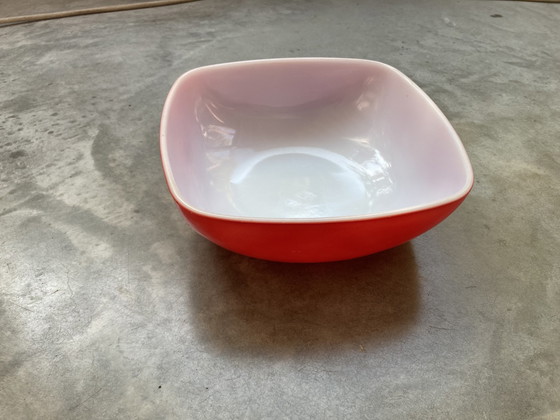 Image 1 of Rode Pyrex Ovenschaal  -  USA jaren 50