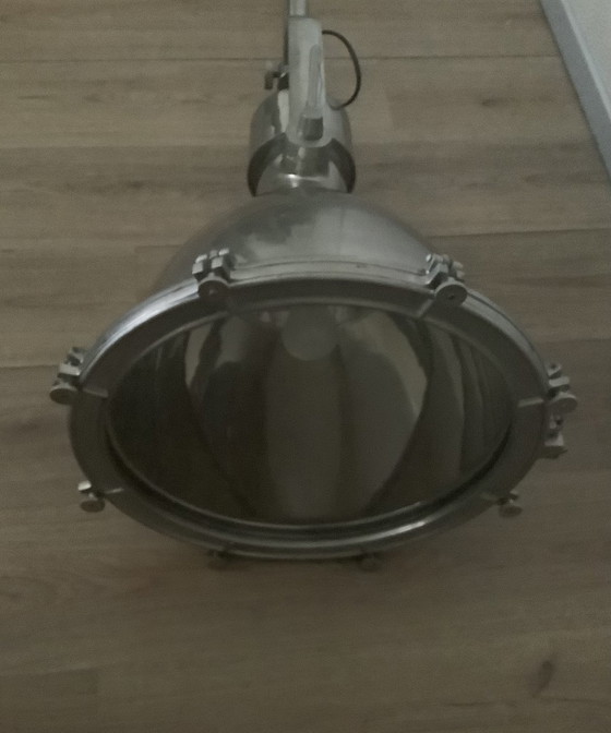 Image 1 of Bijzondere en verstelbare massieve industriële lamp diameter 45 cm totale lengte 180 cm incl stang