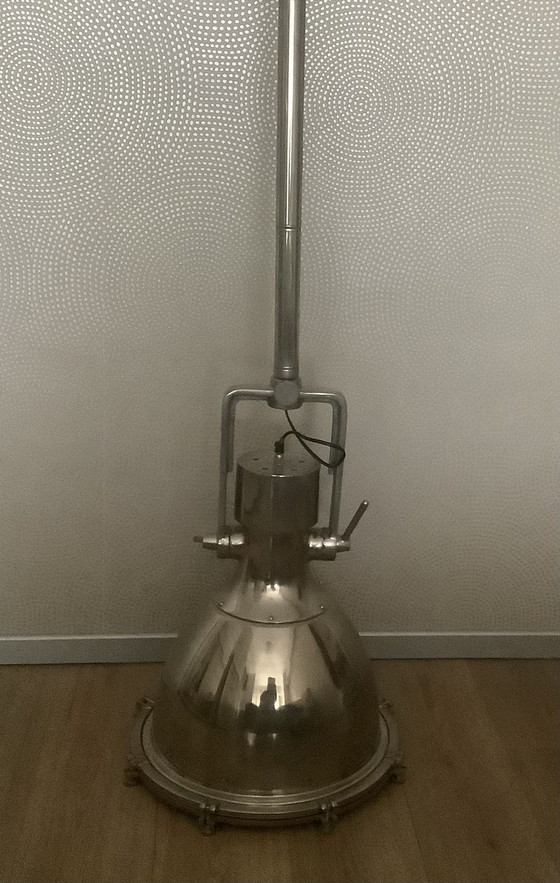 Image 1 of Bijzondere en verstelbare massieve industriële lamp diameter 45 cm totale lengte 180 cm incl stang