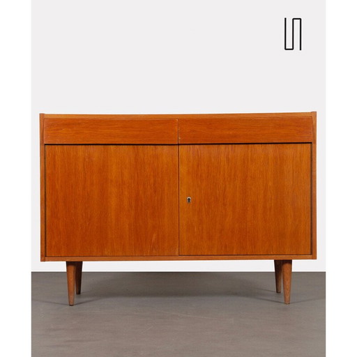 Vintage eikenhouten highboard met twee draaideuren van Up Zavody, 1960