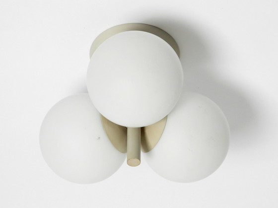 Image 1 of Lichtgrijze 1960S Space Age Kaiser Leuchten metalen plafondlampen met 3 glazen bollen