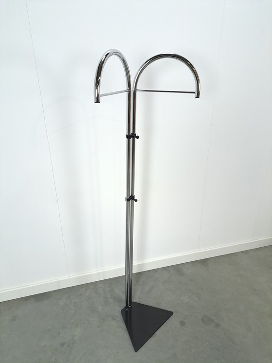 Image 1 of Hoge staande chromen kapstok met haken