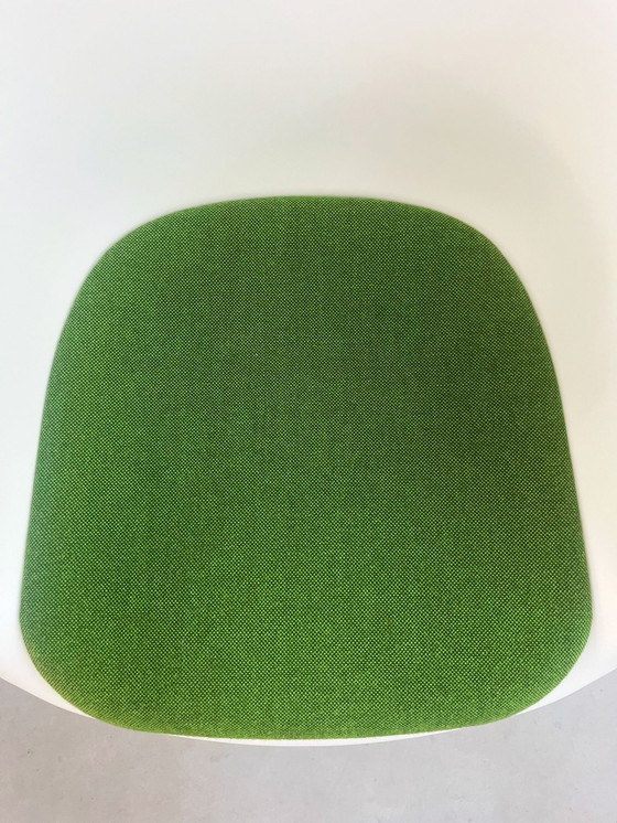 Image 1 of Vitra Eames Plastic Chair Dar Wit