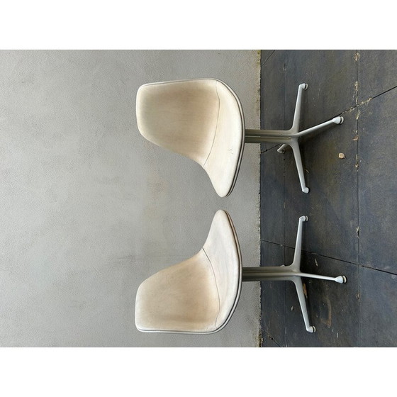 Image 1 of Paar vintage glasvezel en kunstleren La Fonda stoelen van Charles en Ray Eames voor Herman Miller, 1960