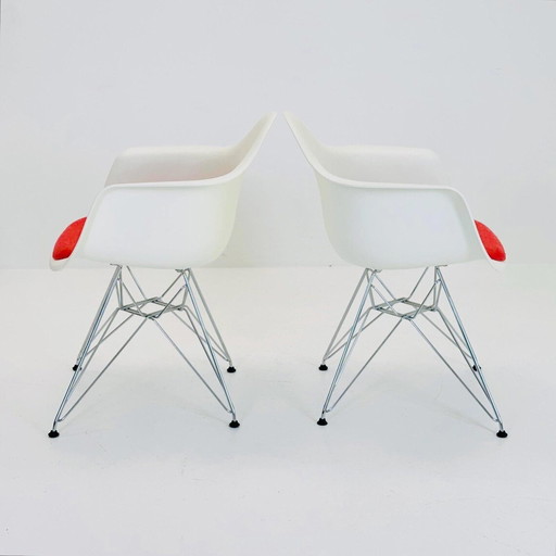 4 X Dar Fauteuils Door Charles & Ray Eames Voor Vitra