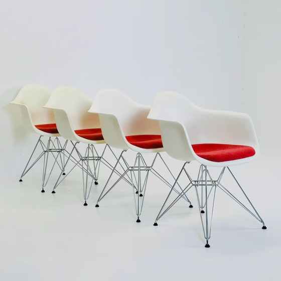 Image 1 of 4 X Dar Fauteuils Door Charles & Ray Eames Voor Vitra