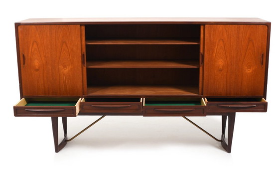 Image 1 of Deens hoog dressoir van teak en messing, Sofus Jørgensen, 1960