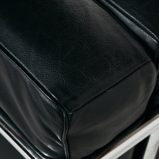 Image 1 of Lc2 fauteuil van Le Corbusier, Pierre Jeanneret en Charlotte Perriand voor Cassina
