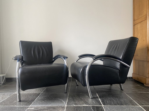 Twee Chromen Fauteuil Met Zwart Leer