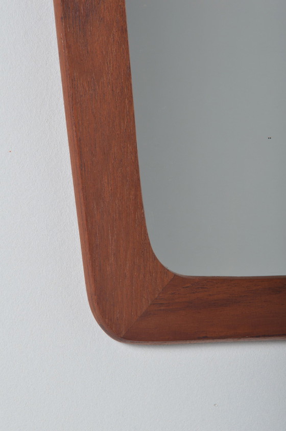 Image 1 of Deense spiegel model 957 met afgeronde rand in teak, jaren '60