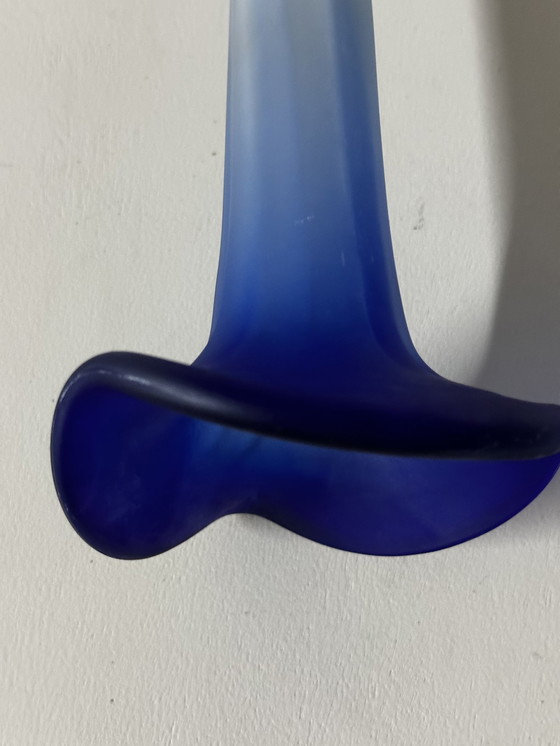 Image 1 of Grote Vintage Tweekleurige Blauwe - Witte Pâte De Verre Soliflore Vaas H 40 Cm