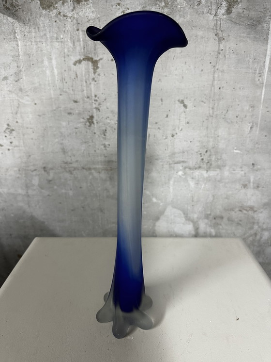 Image 1 of Grote Vintage Tweekleurige Blauwe - Witte Pâte De Verre Soliflore Vaas H 40 Cm