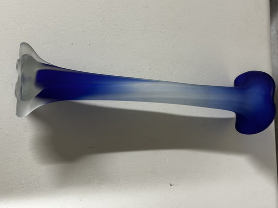 Image 1 of Grote Vintage Tweekleurige Blauwe - Witte Pâte De Verre Soliflore Vaas H 40 Cm