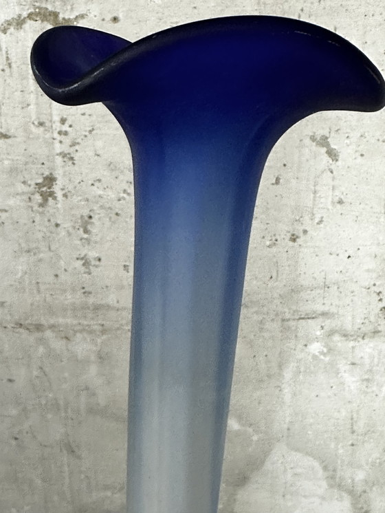 Image 1 of Grote Vintage Tweekleurige Blauwe - Witte Pâte De Verre Soliflore Vaas H 40 Cm