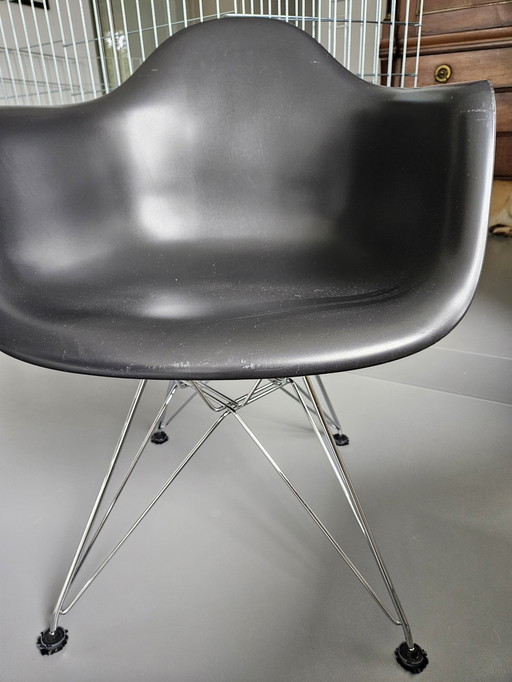 6x Eames Armchair Dar