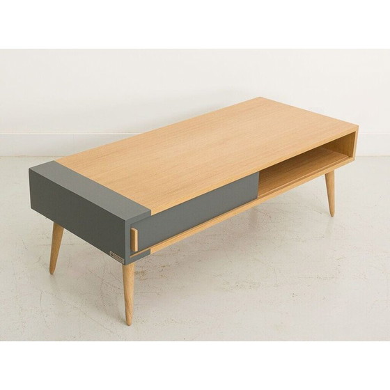 Image 1 of Vintage eiken salontafel met 2 schuifdeuren, Frankrijk