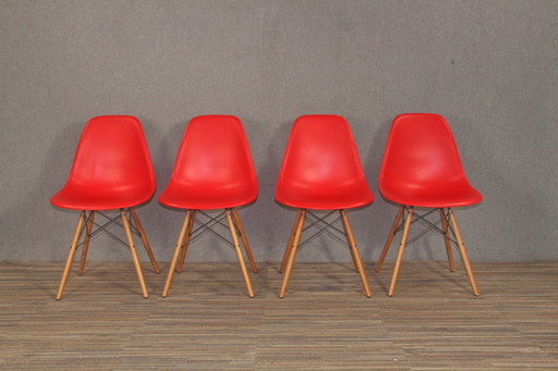 4X Dsw Charles Ray Eames Vitra Stoelen 