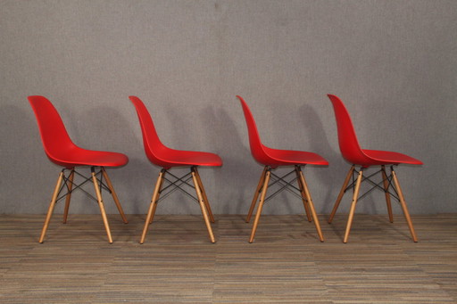 4X Dsw Charles Ray Eames Vitra Stoelen 