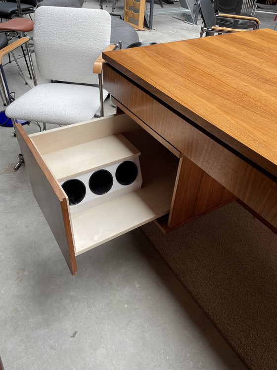 Image 1 of Vintage Scandinavisch Directie Bureau Met Kast