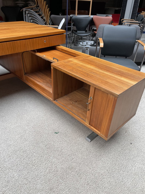 Image 1 of Vintage Scandinavisch Directie Bureau Met Kast