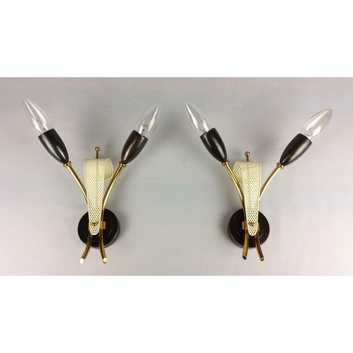 Paar vintage geperforeerde metalen wandlampen in gekleurde witte lak van Kobis en Lorence, 1950