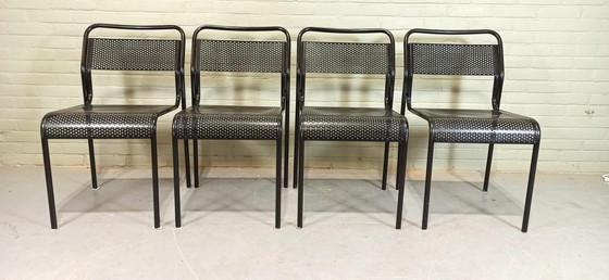 Image 1 of 4 vintage geperforeerde metalen zwarte stoelen
