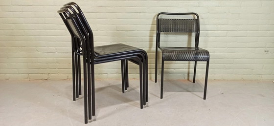 Image 1 of 4 vintage geperforeerde metalen zwarte stoelen