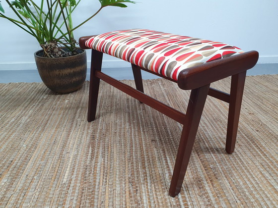 Image 1 of Mid-Century Vintage Voetenbank Met Nieuwe Retro Bekleding.