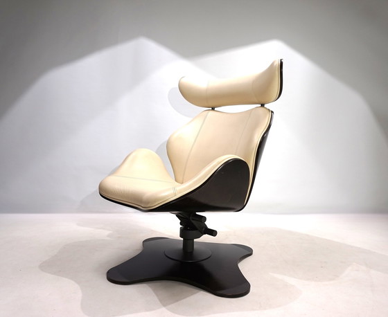 Image 1 of Stokke Varier Tok leren fauteuil met voetenbankje van Toshiyuki Kita, 1990