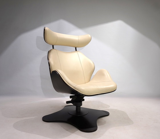 Image 1 of Stokke Varier Tok leren fauteuil met voetenbankje van Toshiyuki Kita, 1990