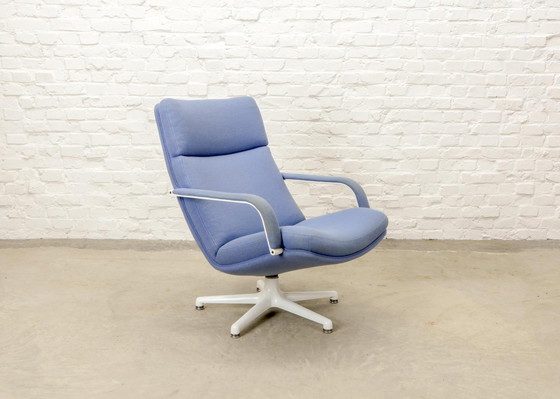 Image 1 of Mid Century Nederlands ontwerp lavendelblauwe draaifauteuil F141 van Geoffrey Harcourt voor Artifort, 1960