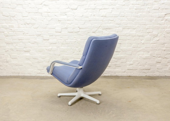 Image 1 of Mid Century Nederlands ontwerp lavendelblauwe draaifauteuil F141 van Geoffrey Harcourt voor Artifort, 1960