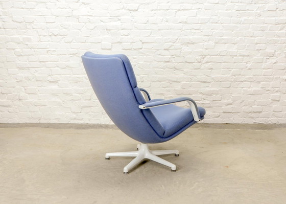 Image 1 of Mid Century Nederlands ontwerp lavendelblauwe draaifauteuil F141 van Geoffrey Harcourt voor Artifort, 1960