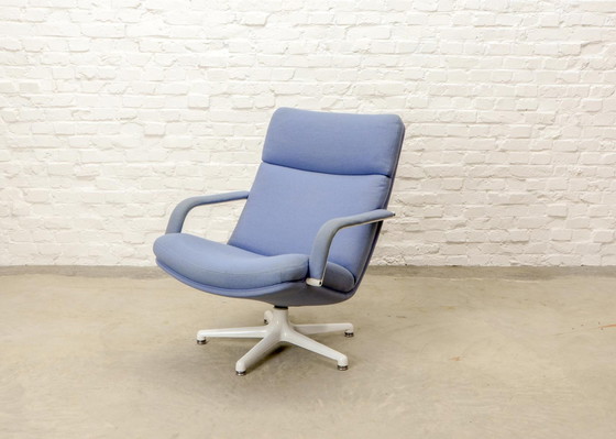 Image 1 of Mid Century Nederlands ontwerp lavendelblauwe draaifauteuil F141 van Geoffrey Harcourt voor Artifort, 1960