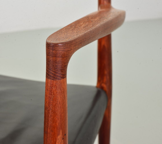 Image 1 of Niels Otto Moller, model 57, massief teakhouten bureaustoel met zwart lederen zitting. Denemarken, jaren 60.