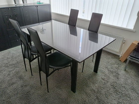 Image 1 of Metaform M1 Eettafel Met 4  Stoelen