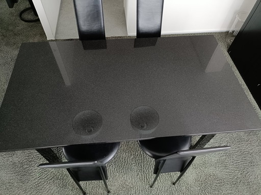 Metaform M1 Eettafel Met 4  Stoelen