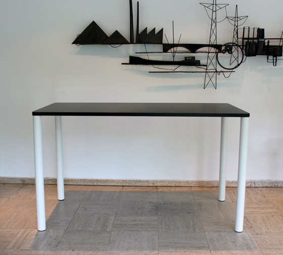 Image 1 of Hoge Tafel Door Julien Renault Voor Hem