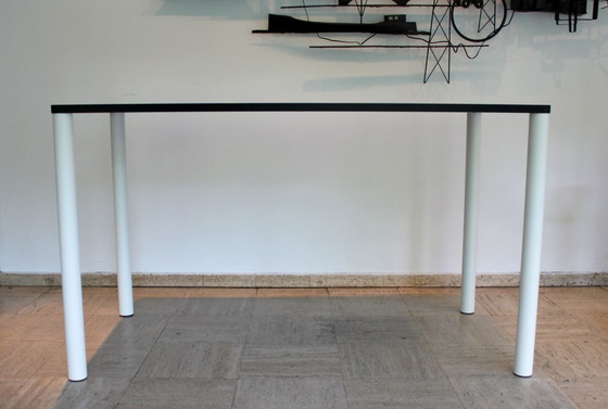 Image 1 of Hoge Tafel Door Julien Renault Voor Hem