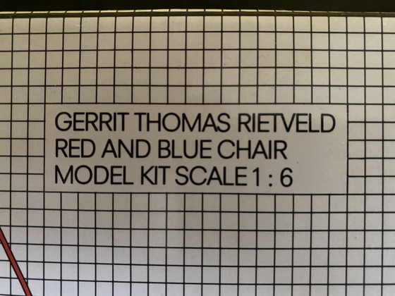 Image 1 of Gerrit Rietveld miniatuur Roodblauwe stoel