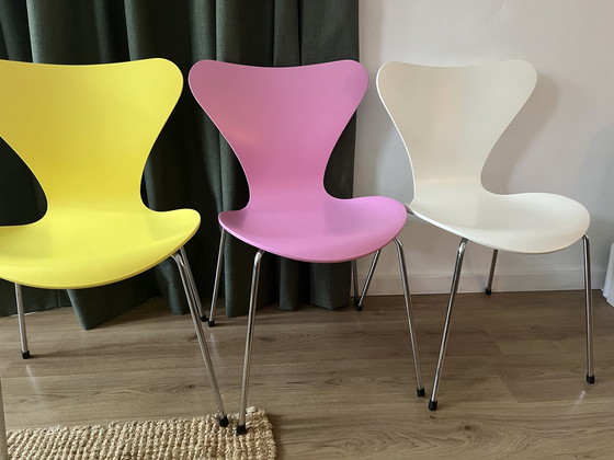 Image 1 of 4x Fritz Hansen vlinderstoelen, Arne Jacobsen.