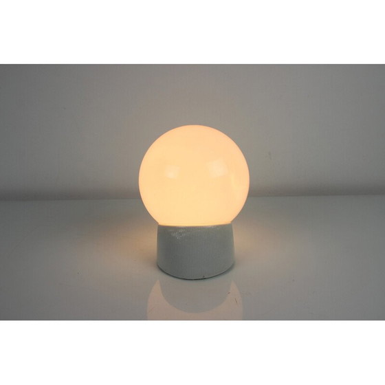 Image 1 of Vintage wandlamp van porselein en opaline glas, Tsjecho-Slowakije 1960