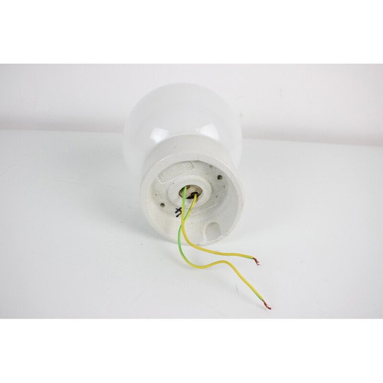 Image 1 of Vintage wandlamp van porselein en opaline glas, Tsjecho-Slowakije 1960