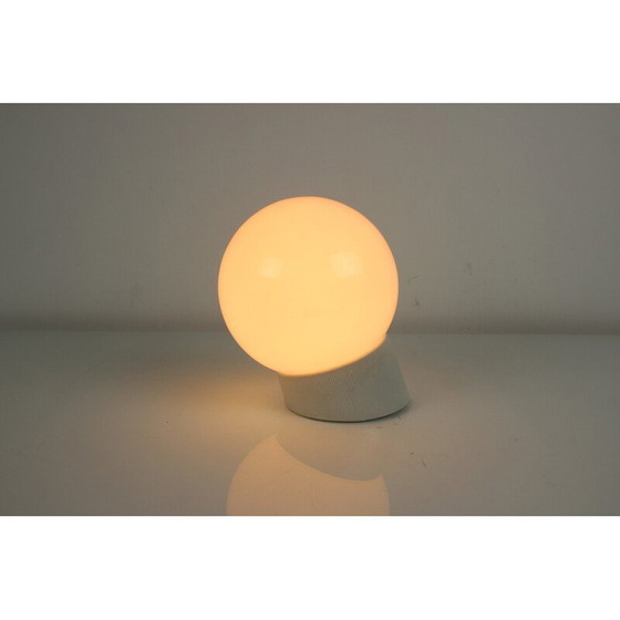 Image 1 of Vintage wandlamp van porselein en opaline glas, Tsjecho-Slowakije 1960